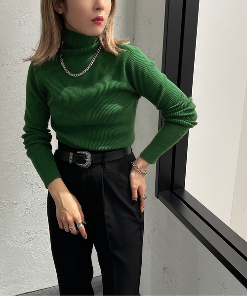 apres jour mignon（アプレジュールミニョン）の「タートルネックリブニット【ZOZOTOWN限定アイテム】（ニット/セーター・レディース・ブルー系その他/アイボリー/ダークブラウン/ダークグリーン/ブラック/グリーン/パープル/オレンジ/グリーン系その他・X-LARGE/フリー）」の5枚目の写真