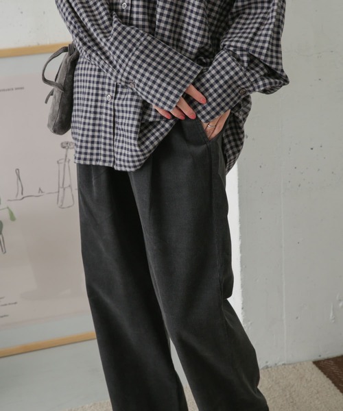 URBAN RESEARCH DOORS(アーバンリサーチドアーズ)の「コーデュロイイージーパンツ(その他パンツ・レディース・チャコールグレー/ライトグレー/オリーブ・38/36)」の9枚目の写真