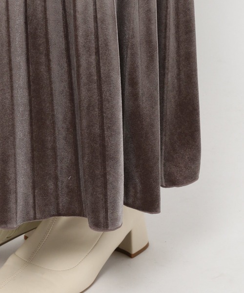BAYFLOW（ベイフロー）の「ベロアプリーツスカート（スカート・レディース・グリーン/モカ/アイボリー・SMALL/MEDIUM）」の16枚目の写真