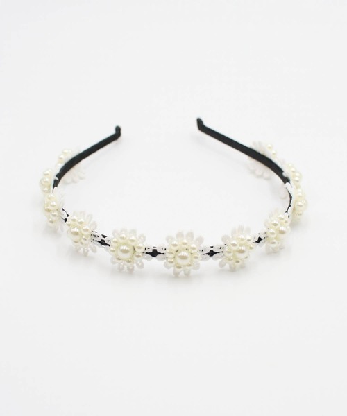 Rora（ローラ）の「【日本製】エリザベス カチューシャ ハンドメイド お花 白 ベージュ（カチューシャ・キッズ・ベージュ/ホワイト・FREE）」の4枚目の写真