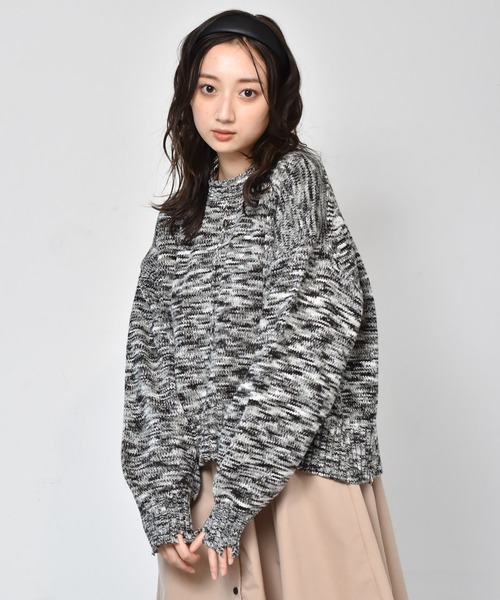 RETRO GIRL(レトロガール)の「アウトリッキングダメージニット(ニット/セーター・レディース・ダークブラウン/オレンジ/グリーン/ブラック系その他/ブルー・FREE)」の2枚目の写真