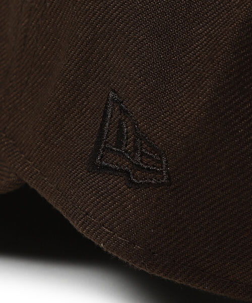BEAMS BOY(ビームスボーイ)の「NEW ERA × BEAMS BOY / 別注 BBロゴ ベースボール キャップ(キャップ・レディース・ネイビー/ブラウン・ONE SIZE)」の7枚目の写真