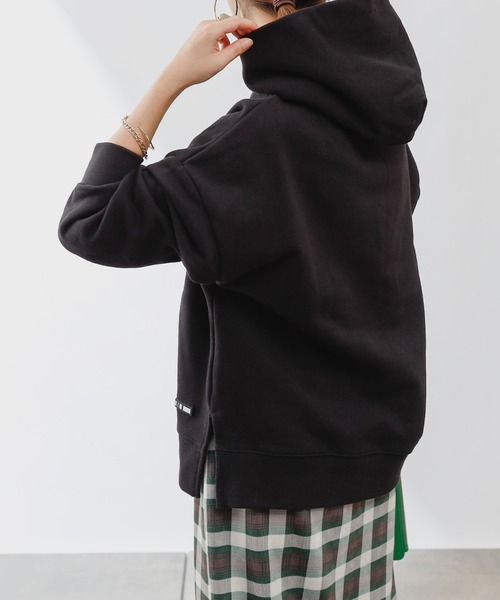 COLONY 2139（コロニートゥーワンスリーナイン）の「裏起毛フード付パーカー（パーカー・レディース・ブラック/オフホワイト/ピンク/グリーン/モカ・MEDIUM/LARGE）」の15枚目の写真