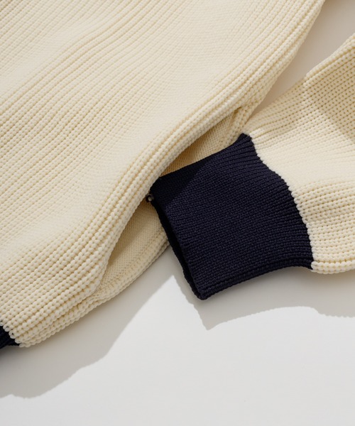 ADAM ET ROPE'(アダムエロペ)の「【LOGAN/ローガン 別注】カレッジニット Vネック オーバーシルエット/ワッペン付(ニット/セーター・メンズ・ホワイト/ピンク/ブルー系その他6・M/L)」の6枚目の写真