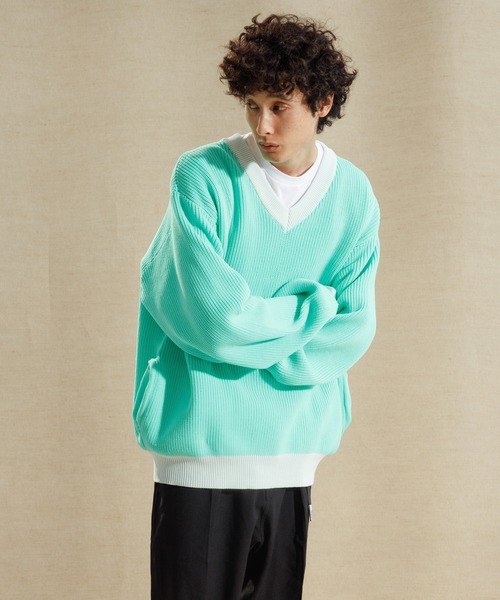 ADAM ET ROPE'(アダムエロペ)の「【LOGAN/ローガン 別注】カレッジニット Vネック オーバーシルエット/ワッペン付(ニット/セーター・メンズ・ホワイト/ピンク/ブルー系その他6・M/L)」の12枚目の写真