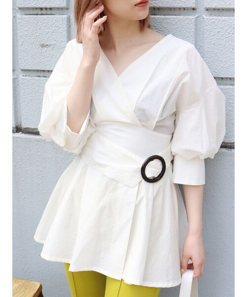 MURUA(ムルーア)の「カシュクールベルトチュニックシャツ(シャツ/ブラウス・レディース・ホワイト/ベージュ/グレー/ブルー・FREE)」の2枚目の写真