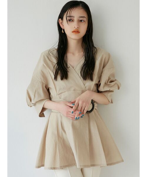 MURUA(ムルーア)の「カシュクールベルトチュニックシャツ(シャツ/ブラウス・レディース・ホワイト/ベージュ/グレー/ブルー・FREE)」の5枚目の写真