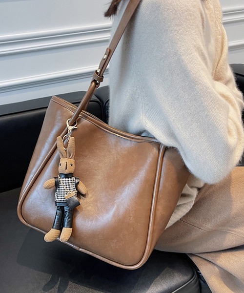 florist（フローリスト）の「PUレザーの台形フォルムワンハンドルトートバッグ/ショルダーバッグ（トートバッグ・レディース・ブラック系その他2/ブラック系その他3/ブラウン系その他2/ブラウン系その他3/ブラウン系その他4/ブラウン系その他5・FREE）」の13枚目の写真