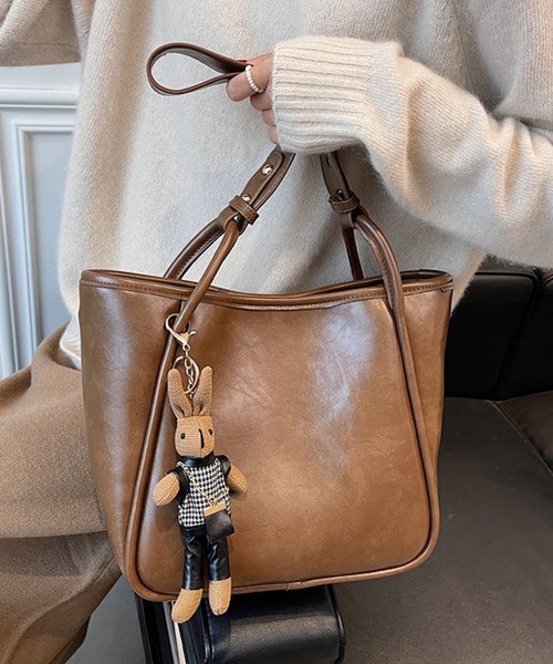 florist（フローリスト）の「PUレザーの台形フォルムワンハンドルトートバッグ/ショルダーバッグ（トートバッグ・レディース・ブラック系その他2/ブラック系その他3/ブラウン系その他2/ブラウン系その他3/ブラウン系その他4/ブラウン系その他5・FREE）」の14枚目の写真