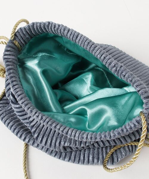 FUNALIVE（ファンアライブ）の「【dignity closet】クラッシィプリーツミニバッグ/Classy Pleats Bag（ショルダーバッグ・メンズ・ブラック/ブラウン/ブルー/アイボリー・FREE）」の5枚目の写真