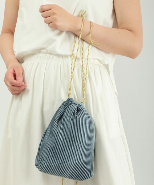 FUNALIVE（ファンアライブ）の「【dignity closet】クラッシィプリーツミニバッグ/Classy Pleats Bag（ショルダーバッグ・メンズ・ブラック/ブラウン/ブルー/アイボリー・FREE）」の4枚目の写真