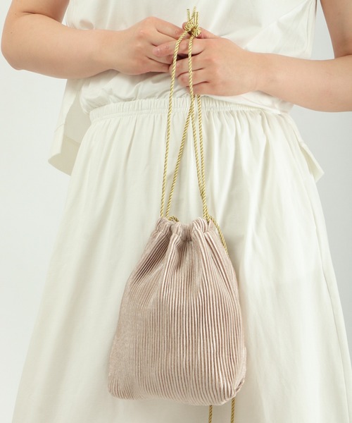 FUNALIVE（ファンアライブ）の「【dignity closet】クラッシィプリーツミニバッグ/Classy Pleats Bag（ショルダーバッグ・メンズ・ブラック/ブラウン/ブルー/アイボリー・FREE）」の2枚目の写真