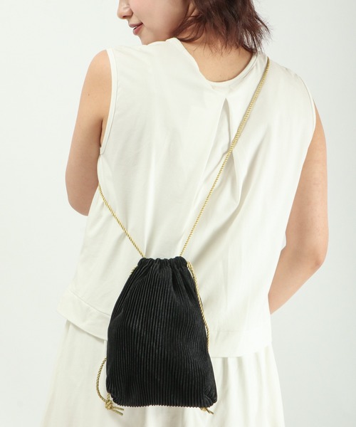 FUNALIVE（ファンアライブ）の「【dignity closet】クラッシィプリーツミニバッグ/Classy Pleats Bag（ショルダーバッグ・メンズ・ブラック/ブラウン/ブルー/アイボリー・FREE）」の3枚目の写真