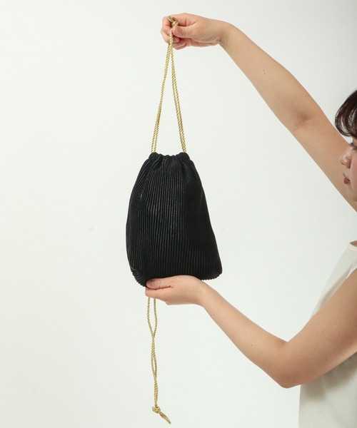FUNALIVE（ファンアライブ）の「【dignity closet】クラッシィプリーツミニバッグ/Classy Pleats Bag（ショルダーバッグ・メンズ・ブラック/ブラウン/ブルー/アイボリー・FREE）」の15枚目の写真