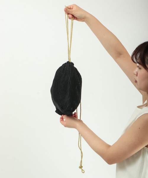 FUNALIVE（ファンアライブ）の「【dignity closet】クラッシィプリーツミニバッグ/Classy Pleats Bag（ショルダーバッグ・メンズ・ブラック/ブラウン/ブルー/アイボリー・FREE）」の16枚目の写真