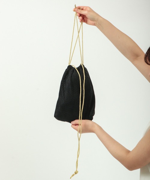 FUNALIVE（ファンアライブ）の「【dignity closet】クラッシィプリーツミニバッグ/Classy Pleats Bag（ショルダーバッグ・メンズ・ブラック/ブラウン/ブルー/アイボリー・FREE）」の17枚目の写真