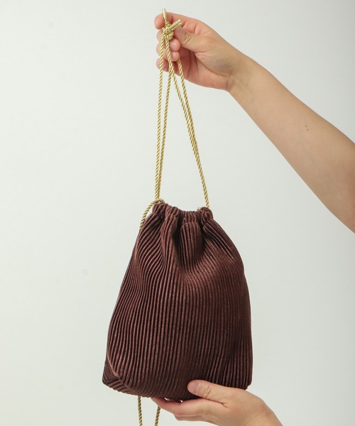 FUNALIVE（ファンアライブ）の「【dignity closet】クラッシィプリーツミニバッグ/Classy Pleats Bag（ショルダーバッグ・メンズ・ブラック/ブラウン/ブルー/アイボリー・FREE）」の18枚目の写真