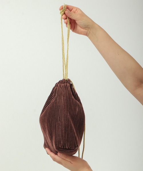 FUNALIVE（ファンアライブ）の「【dignity closet】クラッシィプリーツミニバッグ/Classy Pleats Bag（ショルダーバッグ・メンズ・ブラック/ブラウン/ブルー/アイボリー・FREE）」の19枚目の写真