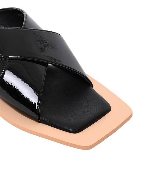 Narcissus(ナルシス)の「クロスフラットサンダル(サンダル・レディース・ブラック/ベージュ・38/37/36/35)」の21枚目の写真