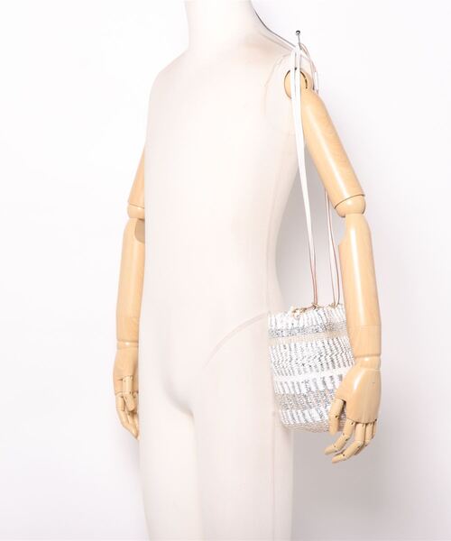 perche(ペルケ)の「ペルケ perche / プラスティックサイザル×姫路レザードロストショルダー(ショルダーバッグ・レディース・ブラック/アイボリー・FREE)」の6枚目の写真