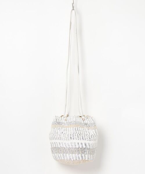 perche(ペルケ)の「ペルケ perche / プラスティックサイザル×姫路レザードロストショルダー(ショルダーバッグ・レディース・ブラック/アイボリー・FREE)」の8枚目の写真