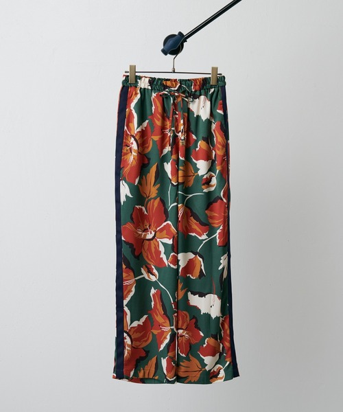 Lui's（ルイス）の「ビッグフラワープリントラインパンツ（スラックス・レディース・ホワイト/グリーン・FREE）」の16枚目の写真