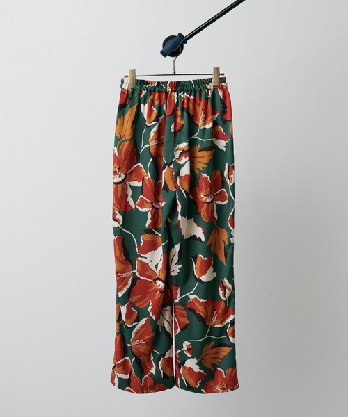 Lui's（ルイス）の「ビッグフラワープリントラインパンツ（スラックス・レディース・ホワイト/グリーン・FREE）」の7枚目の写真