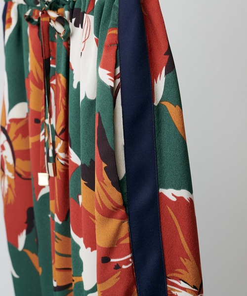 Lui's（ルイス）の「ビッグフラワープリントラインパンツ（スラックス・レディース・ホワイト/グリーン・FREE）」の19枚目の写真