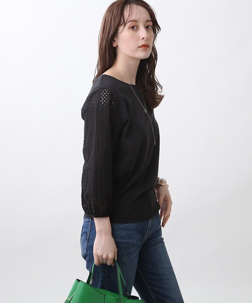 INDIVI（インディヴィ）の「◆【洗える】袖カットワーク刺繍カットソー（Tシャツ/カットソー・レディース・ホワイト/ブラック/サックスブルー/チャコールグレー/ライトグリーン・15 /19/12/34/05/13/38）」の14枚目の写真