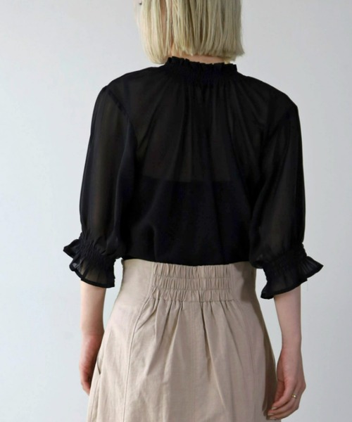 UNFIELD（アンフィールド）の「【UNFIELD】前後２Wayハイネックシャーリングシアーブラウス（シャツ/ブラウス・レディース・ブラック/オフホワイト/グレイッシュベージュ・FREE）」の21枚目の写真