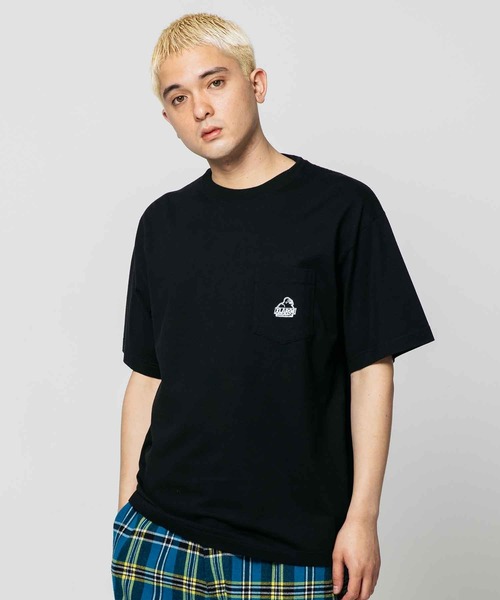 XLARGE（エクストララージ）の「MINI SLANTED OG LOGO S/S POCKET TEE（Tシャツ/カットソー・メンズ・グリーン/ブラック/ホワイト/パープル・XL/L/S/M）」の3枚目の写真