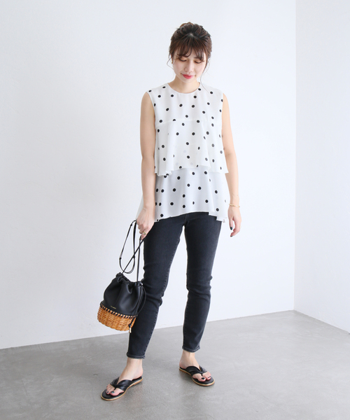 La TOTALITE（ラトータリテ）の「【VINILO/ヴィニーロ】トングフラットサンダル（サンダル・レディース・ブラック/ベージュ・38/36/37）」の10枚目の写真