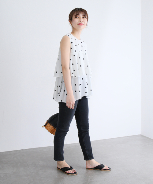 La TOTALITE（ラトータリテ）の「【VINILO/ヴィニーロ】トングフラットサンダル（サンダル・レディース・ブラック/ベージュ・38/36/37）」の11枚目の写真