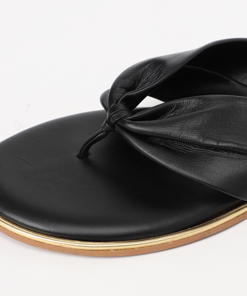 La TOTALITE（ラトータリテ）の「【VINILO/ヴィニーロ】トングフラットサンダル（サンダル・レディース・ブラック/ベージュ・38/36/37）」の20枚目の写真