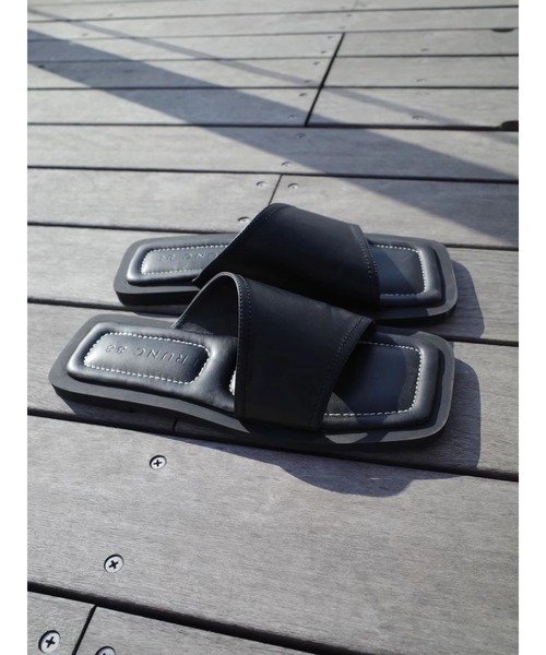 TRUNC（トランクエイティーエイト）の「Synthetic Leather Flat Sandal（サンダル・レディース・アイボリー/ブラック・LARGE/MEDIUM/SMALL）」の20枚目の写真