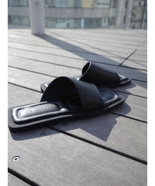 TRUNC（トランクエイティーエイト）の「Synthetic Leather Flat Sandal（サンダル・レディース・アイボリー/ブラック・LARGE/MEDIUM/SMALL）」の14枚目の写真