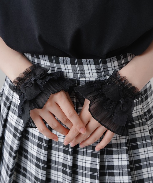 SPINNS(スピンズ)の「レースリボン 付け袖(手袋・レディース・ブラック/ホワイト・ONESIZE)」の8枚目の写真