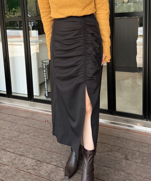 Ambre Ciel(アンブルシエル)の「2WAYシャーリングスリットスカート/【WEB/EC限定商品】(スカート・レディース・ブラック/モカ/ベージュ・SMALL/MEDIUM)」の2枚目の写真