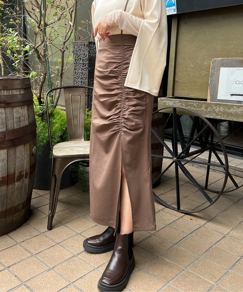 Ambre Ciel(アンブルシエル)の「2WAYシャーリングスリットスカート/【WEB/EC限定商品】(スカート・レディース・ブラック/モカ/ベージュ・SMALL/MEDIUM)」の3枚目の写真