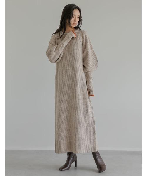 Re:EDIT（リエディ）の「[累計販売枚数1.75万枚突破！][新色追加][低身長サイズ有][サステナブル]指穴ボリュームスリーブ畦編みリブニットワンピース（ワンピース・レディース・チャコールグレー/ベージュ/ブルー/ブラック/イエロー/グレー/キャメル/ブラウン/ベージュ系その他/グレー系その他・LARGE/MEDIUM/SHORT）」の7枚目の写真