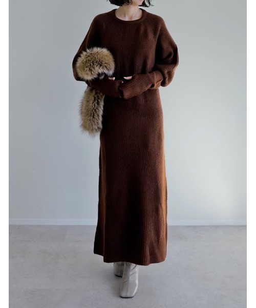 Re:EDIT（リエディ）の「[累計販売枚数1.75万枚突破！][新色追加][低身長サイズ有][サステナブル]指穴ボリュームスリーブ畦編みリブニットワンピース（ワンピース・レディース・チャコールグレー/ベージュ/ブルー/ブラック/イエロー/グレー/キャメル/ブラウン/ベージュ系その他/グレー系その他・LARGE/MEDIUM/SHORT）」の5枚目の写真