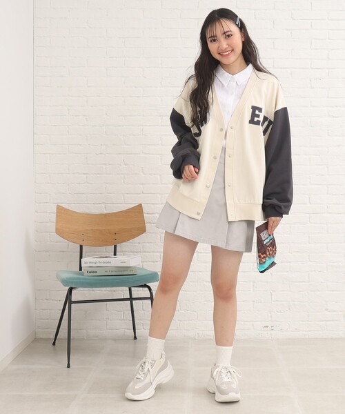 PINK-latte（ピンクラテ）の「大人っぽ韓国風♪タックミニスカート（スカート・キッズ・ライトグレー/ライトベージュ/ブルー系8・14/15 /16）」の4枚目の写真