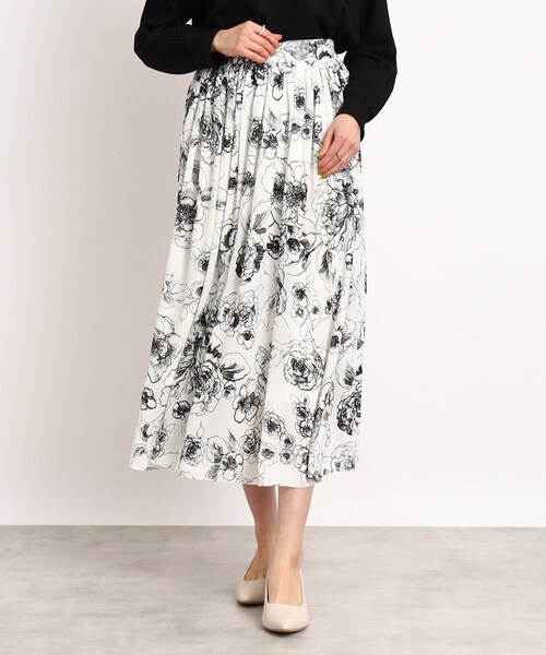 DRESKIP（ドレスキップ）の「◆線画フラワー柄ボリュームギャザースカート（スカート・レディース・ホワイト系3/ライトグリーン系/ネイビー系・02/03/04）」の2枚目の写真