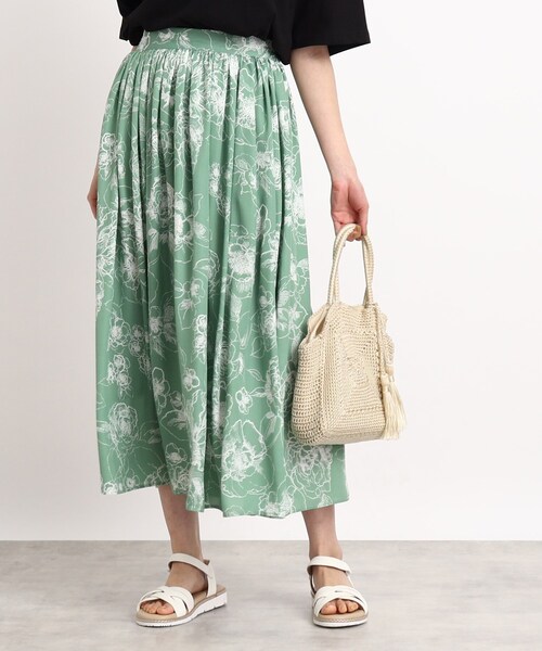 DRESKIP（ドレスキップ）の「◆線画フラワー柄ボリュームギャザースカート（スカート・レディース・ホワイト系3/ライトグリーン系/ネイビー系・02/03/04）」の3枚目の写真