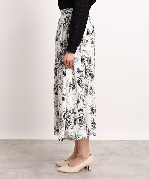 DRESKIP（ドレスキップ）の「◆線画フラワー柄ボリュームギャザースカート（スカート・レディース・ホワイト系3/ライトグリーン系/ネイビー系・02/03/04）」の5枚目の写真