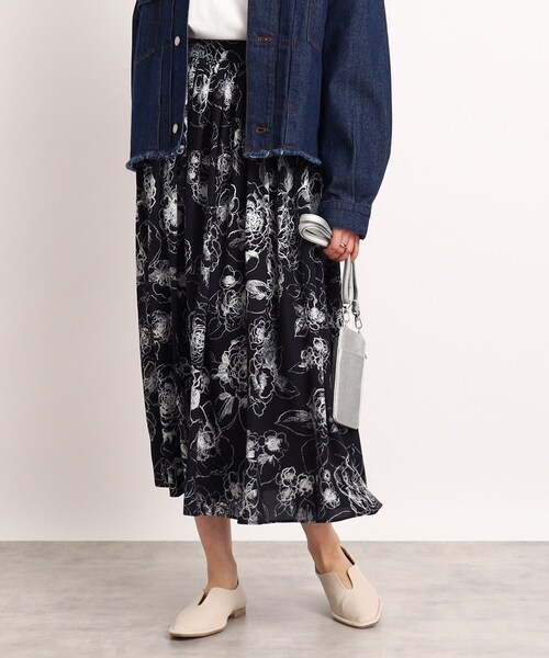 DRESKIP（ドレスキップ）の「◆線画フラワー柄ボリュームギャザースカート（スカート・レディース・ホワイト系3/ライトグリーン系/ネイビー系・02/03/04）」の17枚目の写真