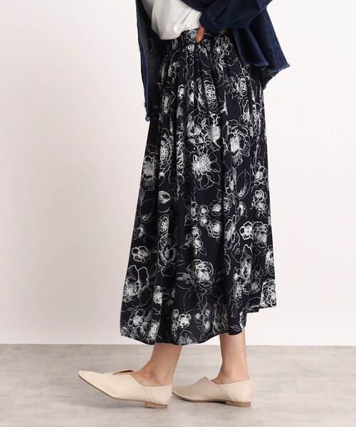 DRESKIP（ドレスキップ）の「◆線画フラワー柄ボリュームギャザースカート（スカート・レディース・ホワイト系3/ライトグリーン系/ネイビー系・02/03/04）」の18枚目の写真