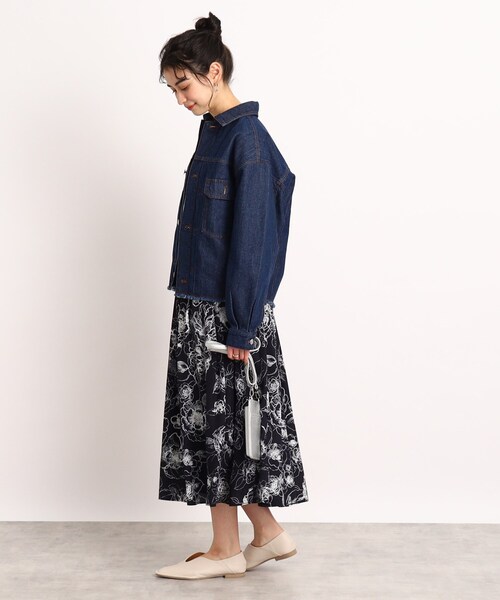 DRESKIP（ドレスキップ）の「◆線画フラワー柄ボリュームギャザースカート（スカート・レディース・ホワイト系3/ライトグリーン系/ネイビー系・02/03/04）」の21枚目の写真