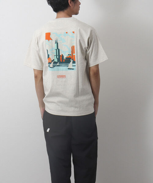 UNIVERSAL OVERALL(ユニバーサルオーバーオール)の「【UNIVERSAL OVERALL/ユニバーサル オーバーオール】別注WINDYCITY Tシャツ(Tシャツ/カットソー・メンズ・ホワイト/イエロー/ブルー/キナリ・M/L/XL)」の20枚目の写真