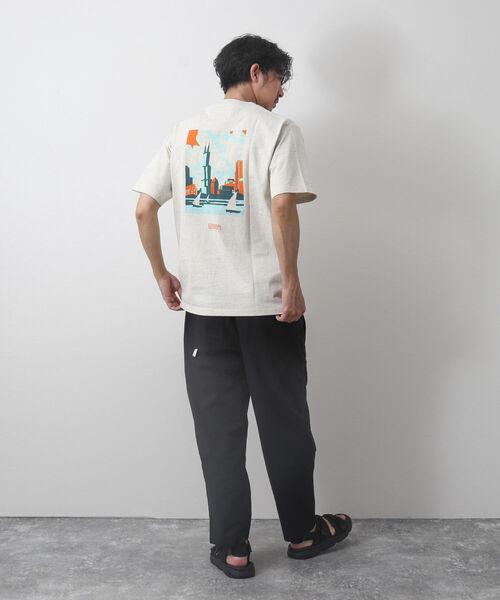 UNIVERSAL OVERALL(ユニバーサルオーバーオール)の「【UNIVERSAL OVERALL/ユニバーサル オーバーオール】別注WINDYCITY Tシャツ(Tシャツ/カットソー・メンズ・ホワイト/イエロー/ブルー/キナリ・M/L/XL)」の22枚目の写真